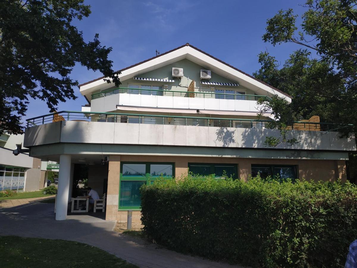 Apartmany Puerto Сенець Екстер'єр фото